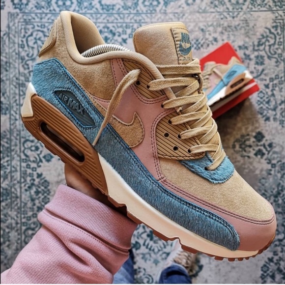 Nike Shoes - Nike air max 90 lx sneakers